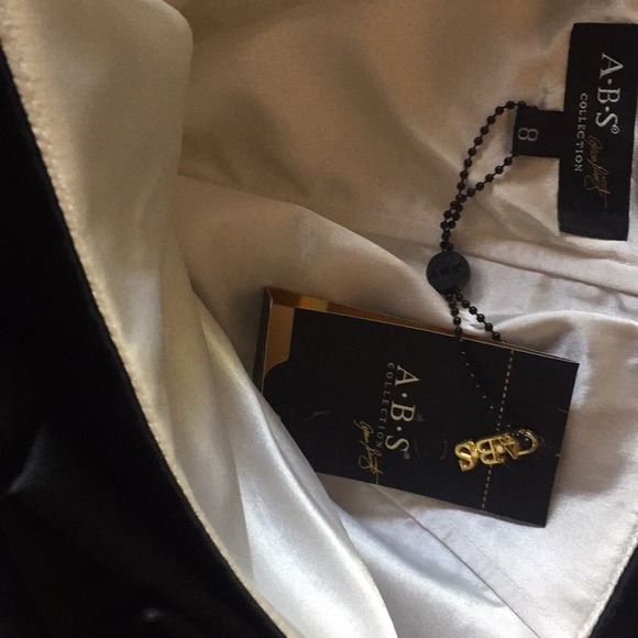 Dress - Picture 4 of 8